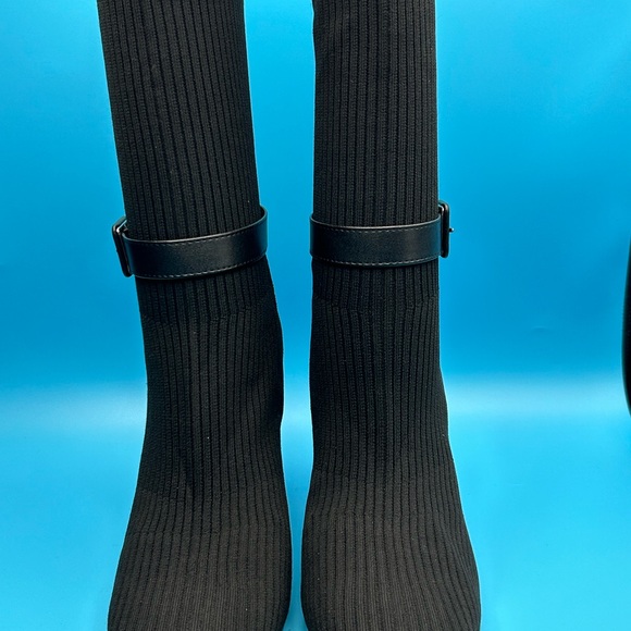 Black Booties w/ Buckle Size 9 NWOT - Picture 9 of 15